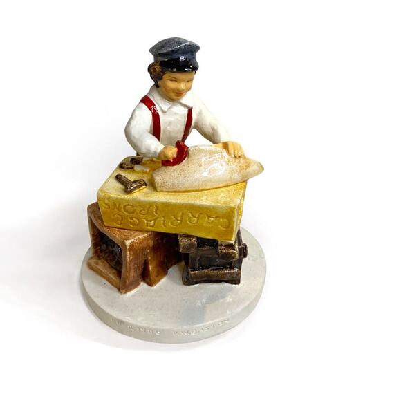 1990 Sebastian Miniatures Figurine Sailing Days 3.75 Inch Numbered - Picture 1 of 8